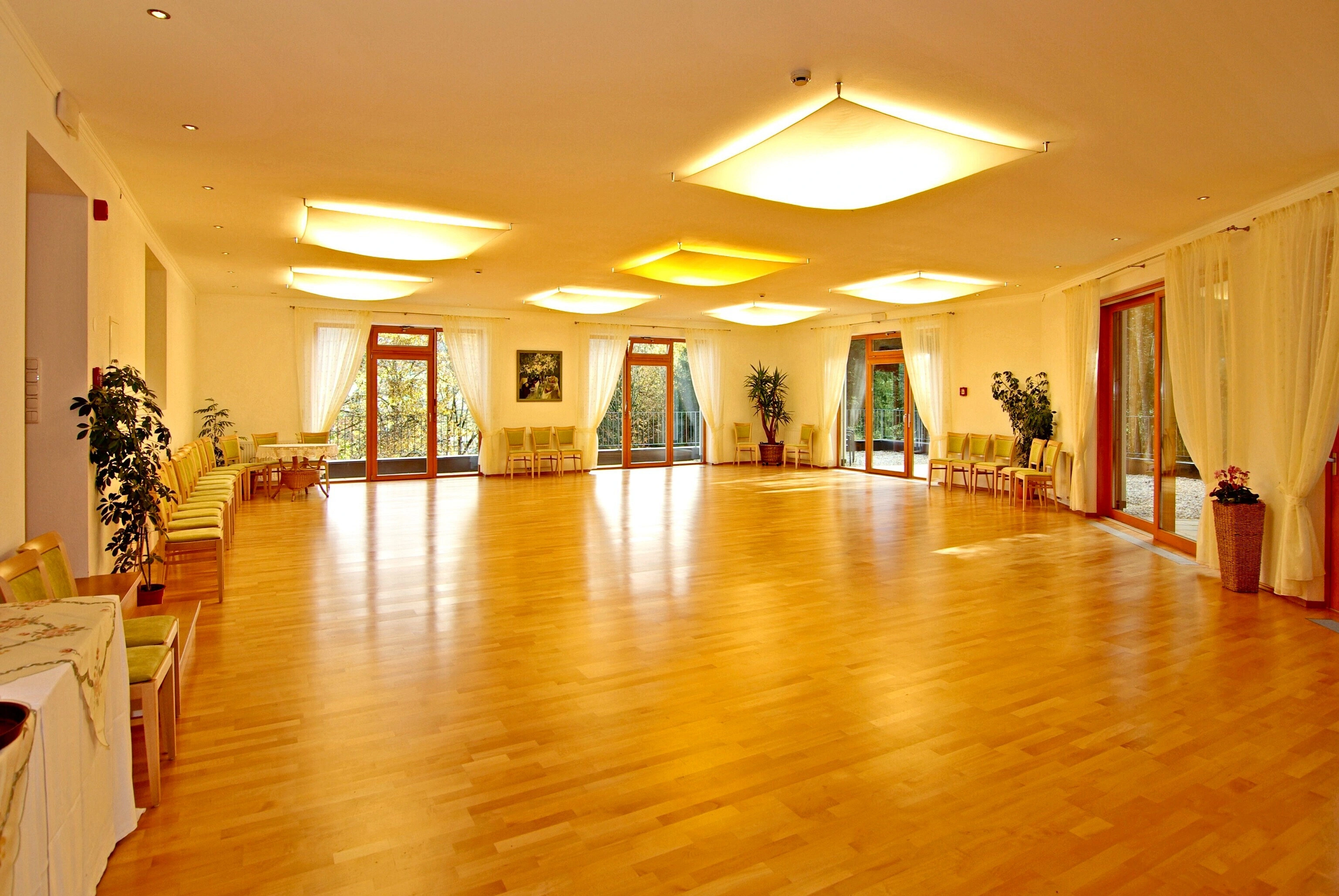 tanzsaal__tanzurlaub_in_tirol__gartenhotel_rosenhof_bei_kitzbhel.